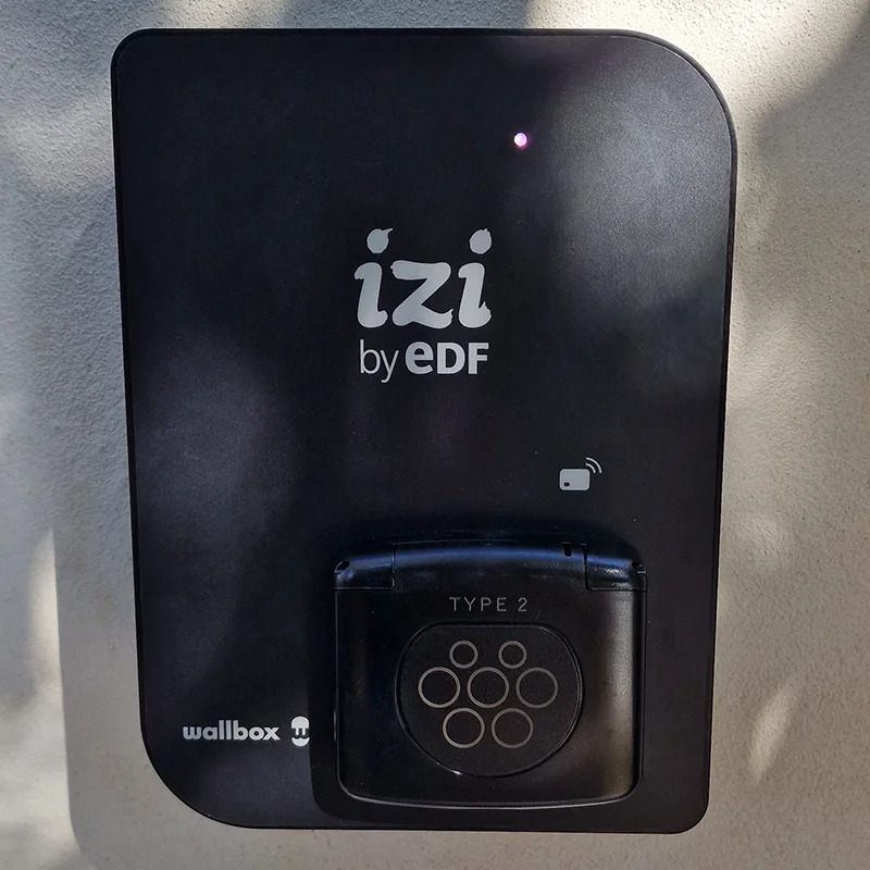 borne-irve-voiture-en-recharge