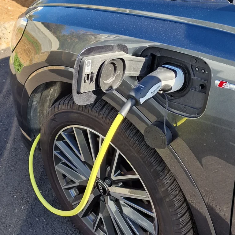 borne-irve-voiture-en-recharge