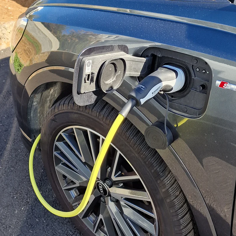 borne-irve-voiture-en-recharge