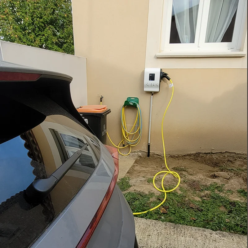 borne-irve-voiture-en-recharge